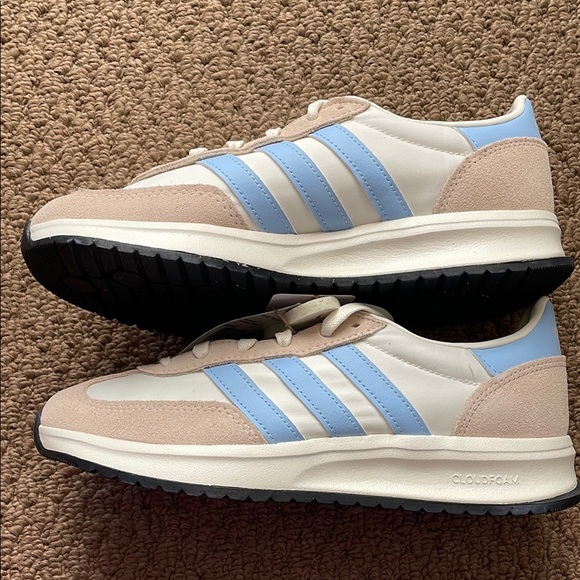 Adidas Women's White and Blue Cloudfoam Sneakers NWT - Picture 4 of 7